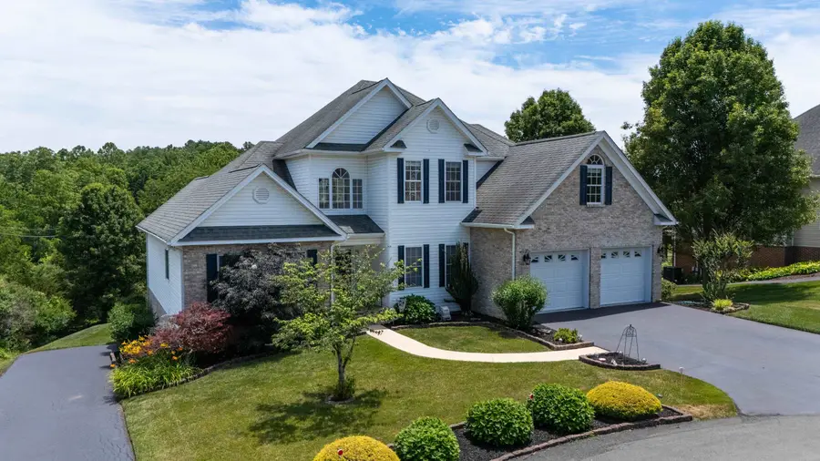 287 Kensington Dr, Fishersville, VA 22939 - #2