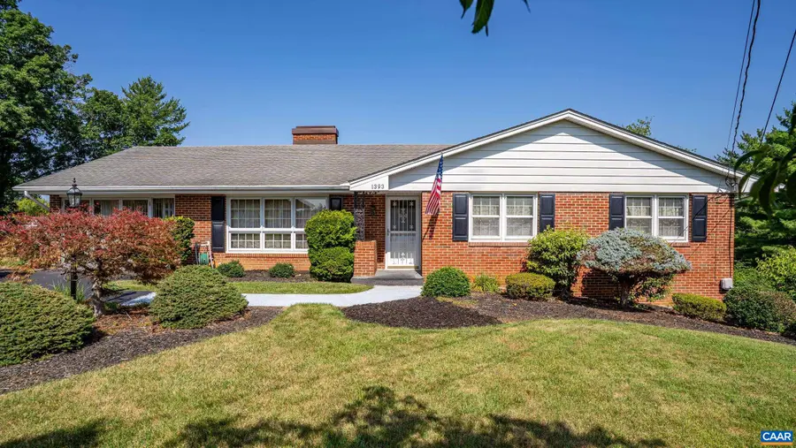 1393 Pleasant View St, Staunton, VA 24401 - #2