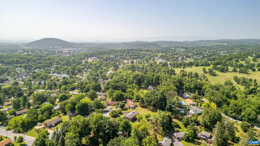 1393 Pleasant View St, Staunton, VA 24401 - #3