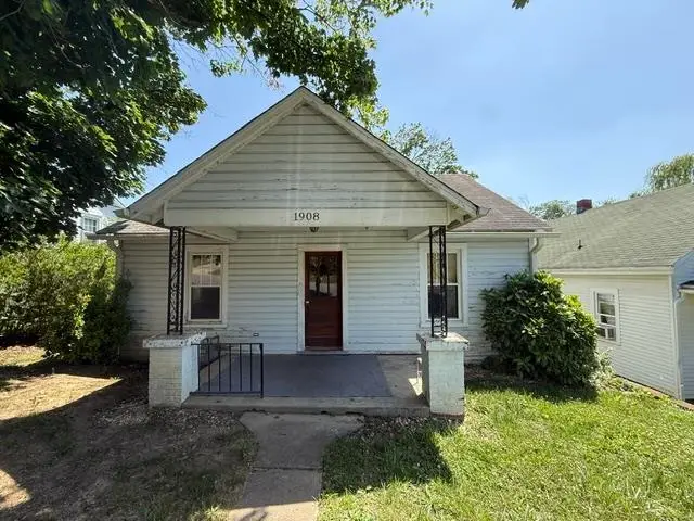1908 First Ct, Staunton, VA 24401 - #1