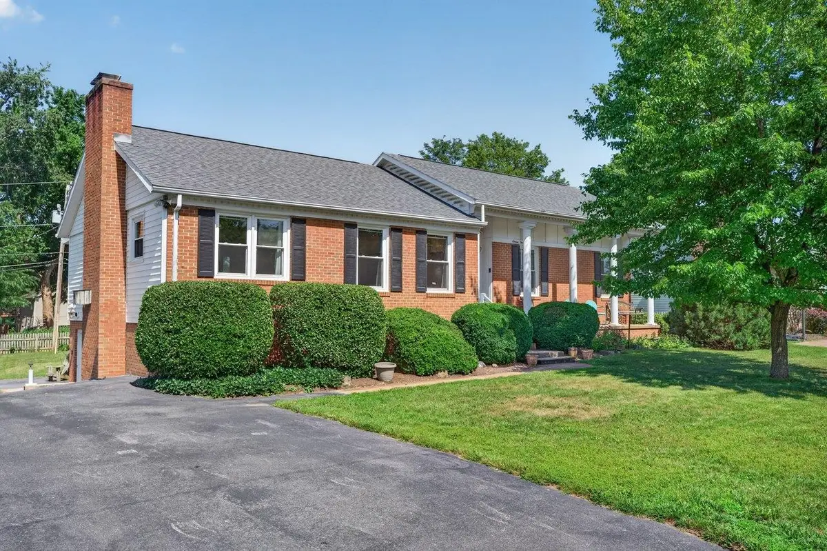1126 Woodleigh Ct, Harrisonburg, VA 22802 - #1