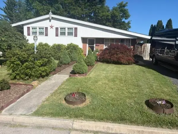 420 Laurel Ave S, Waynesboro, VA 22980