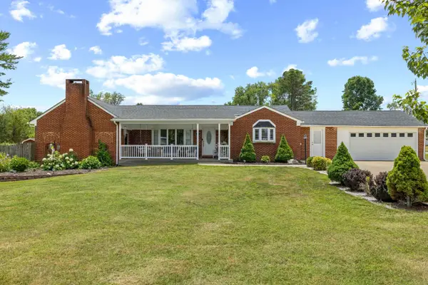 14 Featherstone Dr, Lyndhurst, VA 22952