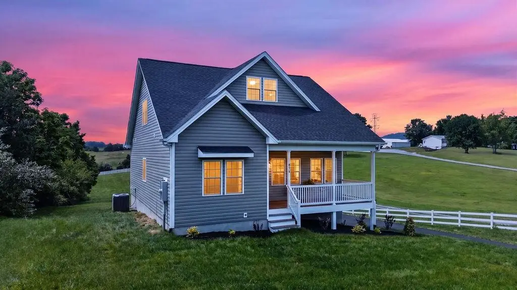 874 New Hope Rd, Staunton, VA 24401 - #1