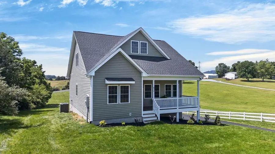 874 New Hope Rd, Staunton, VA 24401 - #2