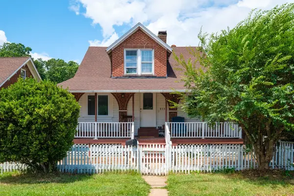233 Bayard Ave N, Waynesboro, VA 22980