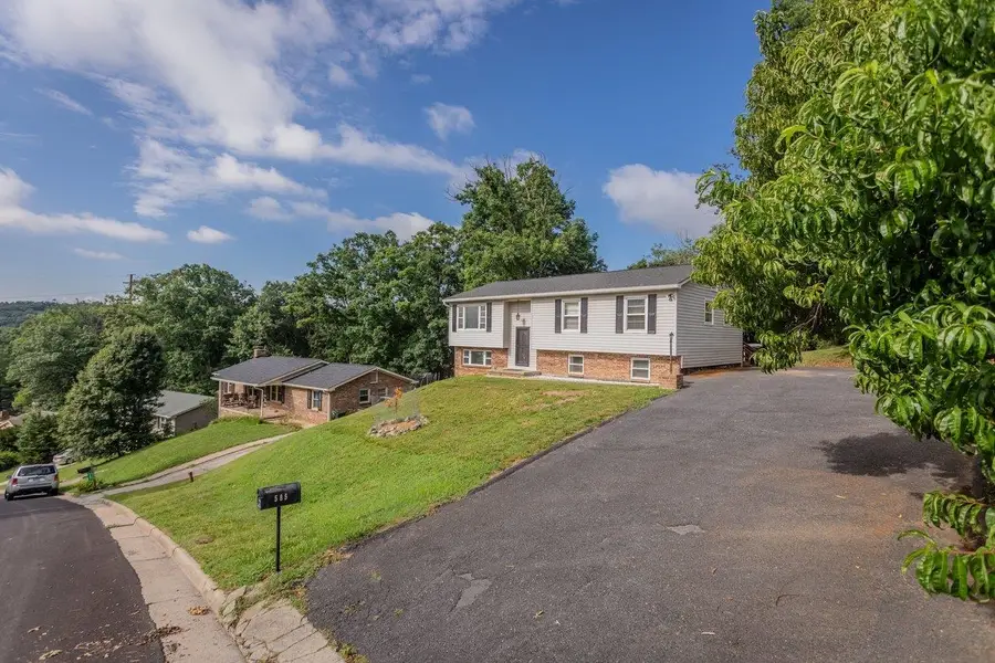 585 Hilltop Dr, Staunton, VA 24401 - #3