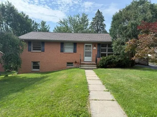 302 Burnley Dr, Staunton, VA 24401 - #1