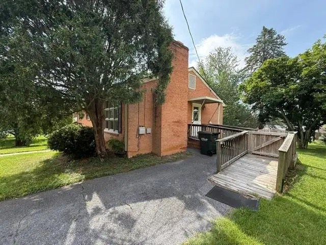 302 Burnley Dr, Staunton, VA 24401 - #2