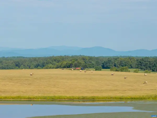 17 Rolling Rd S, Scottsville, VA 24590