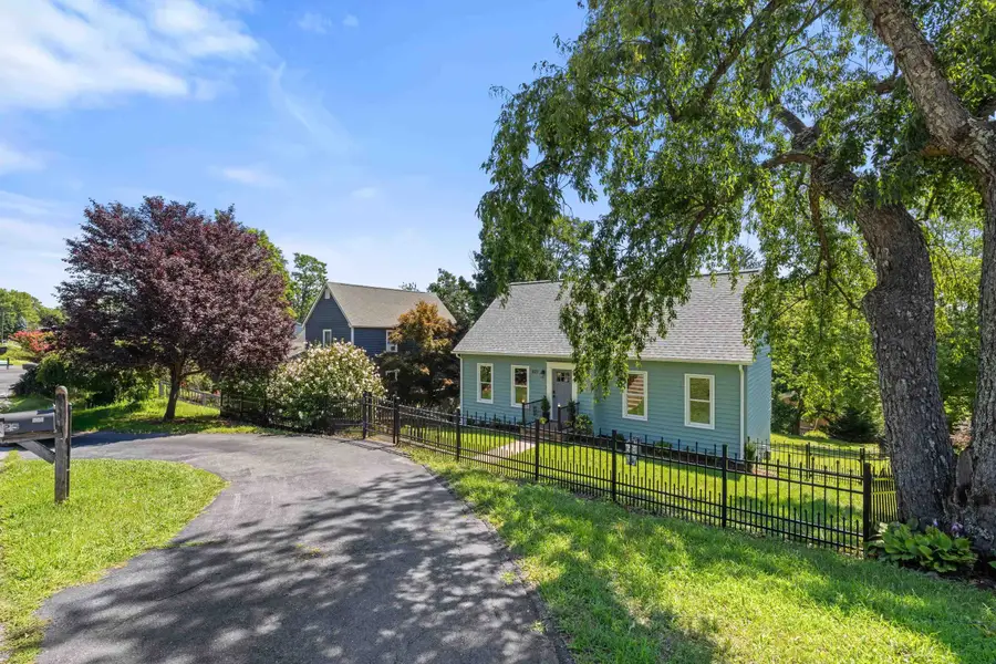 625 Essex Dr, Staunton, VA 24401 - #2