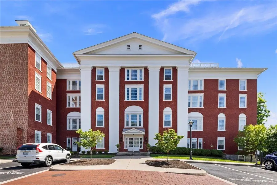 100 Village Dr, Staunton, VA 24401 - #3