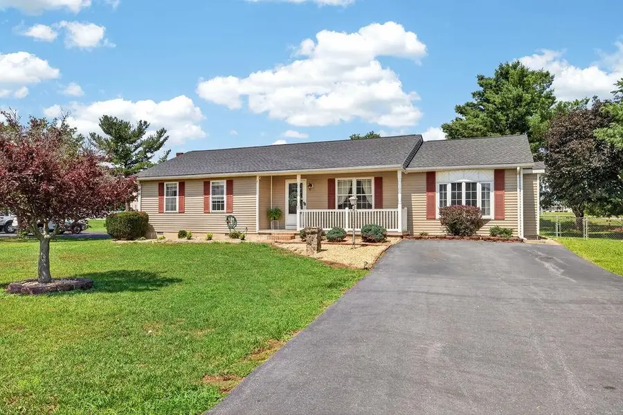 7 Featherstone Dr, Lyndhurst, VA 22952 - #2