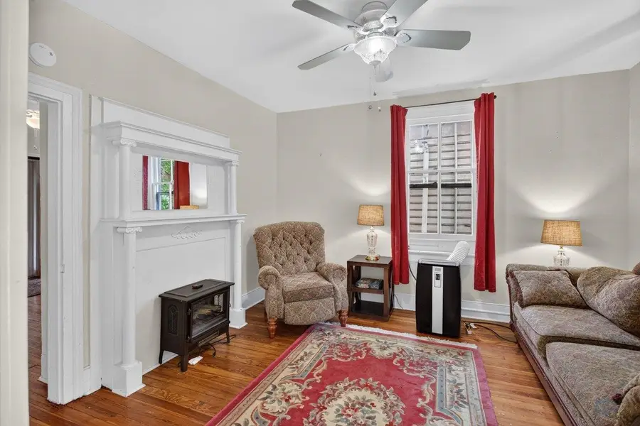 940 Beverley St W, Staunton, VA 24401 - #2