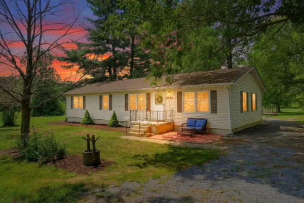 2882 East Side Hwy, Crimora, VA 24431