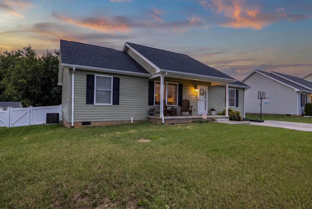 1450 Mandolin Ave, Grottoes, VA 24441 - #1