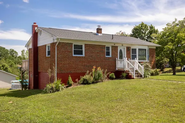 70 Augusta St, Verona, VA 24482
