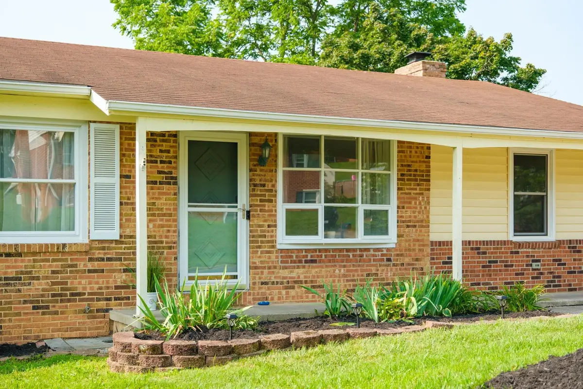 319 Ann St, Staunton, VA 24401 - #1