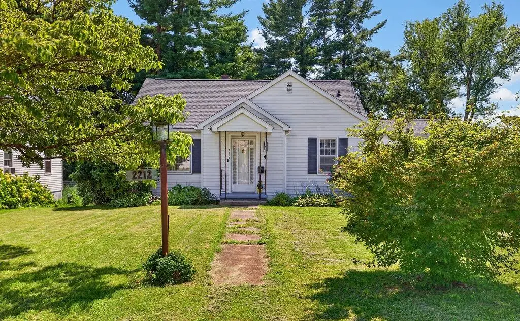 2212 Mt Vernon St, Waynesboro, VA 22980 - #1