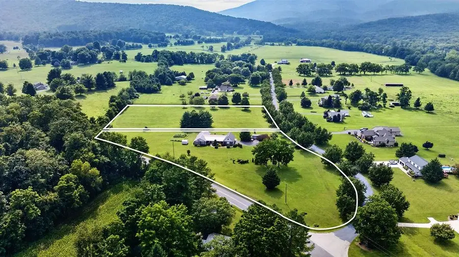 40 Bradford St, Swoope, VA 24479 - #2