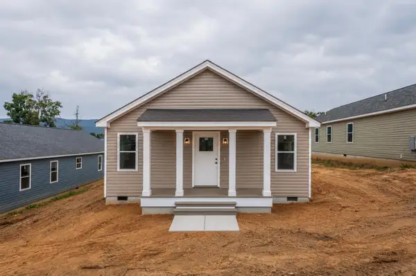 391 Trenton Ave, Shenandoah, VA 22849