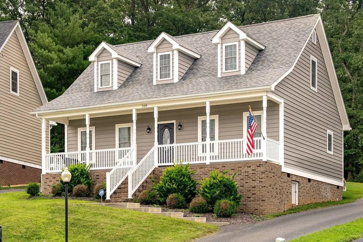 209 Bell Creek Dr, Staunton, VA 24401 - #1
