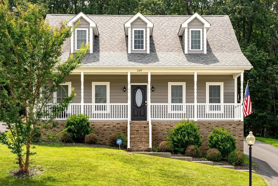 209 Bell Creek Dr, Staunton, VA 24401 - #2