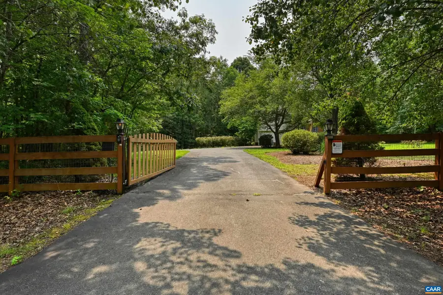 292 Keswick Glen Dr, Keswick, VA 22947 - #2