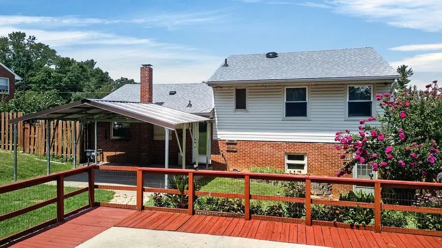 2412 Mt Vernon St, Waynesboro, VA 22980 - #3