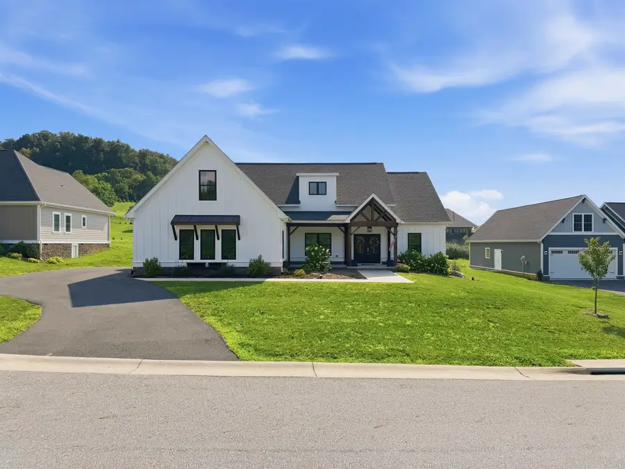 165 Rolling Oaks Dr, Fishersville, VA 22939 - #2