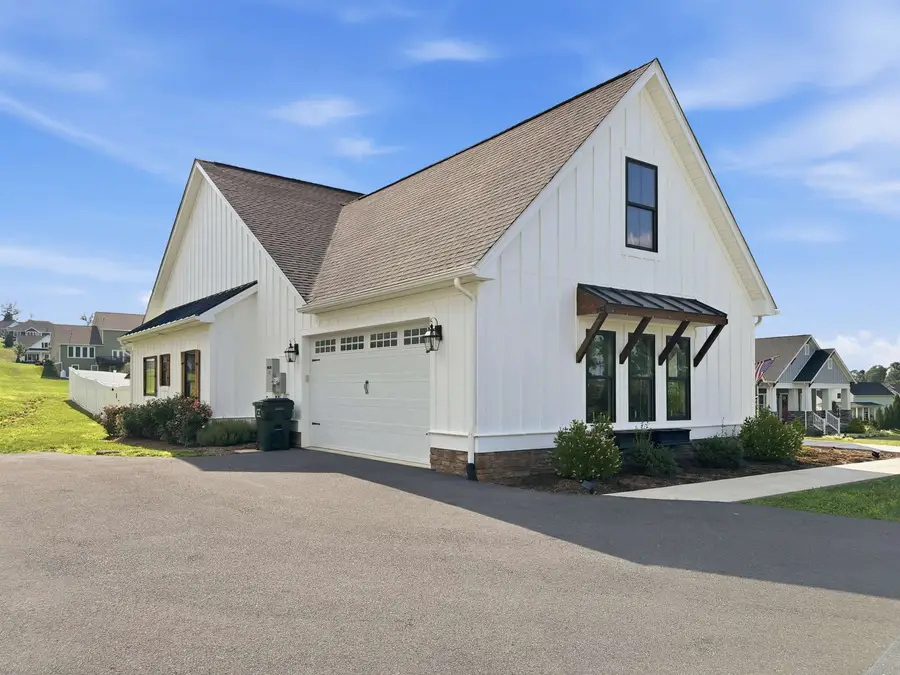 165 Rolling Oaks Dr, Fishersville, VA 22939 - #3