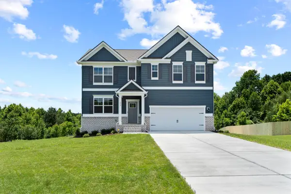 208 Chamberlain Dr, Staunton, VA 24401