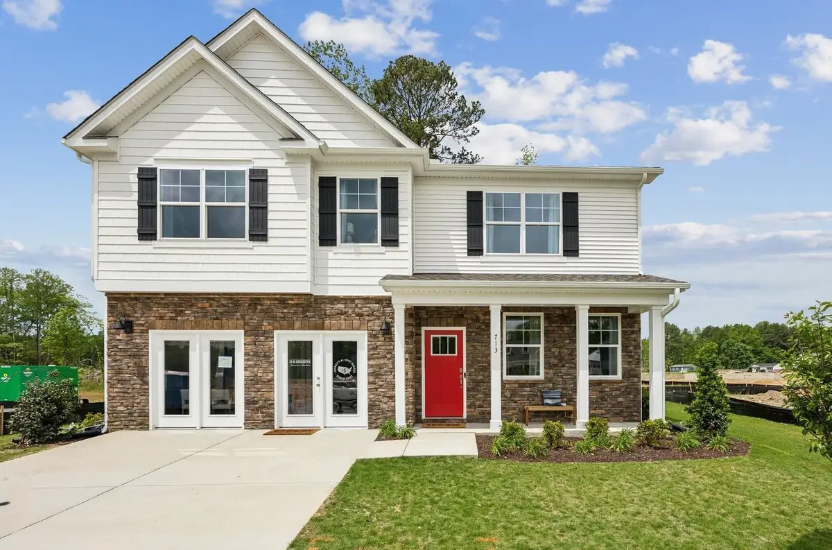 209 Chamberlain Dr, Staunton, VA 24401 - #1