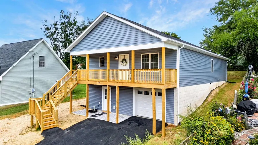 1814 Vinson St, Staunton, VA 24401 - #3