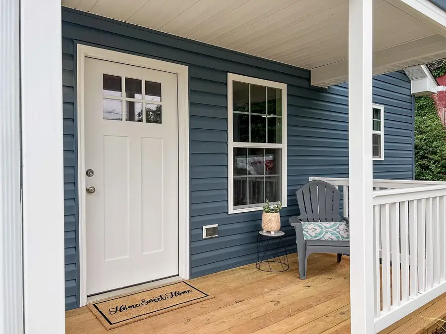 715 Mineola St, Staunton, VA 24401 - #2