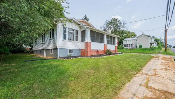 305 Virginia Ave, Shenandoah, VA 22849
