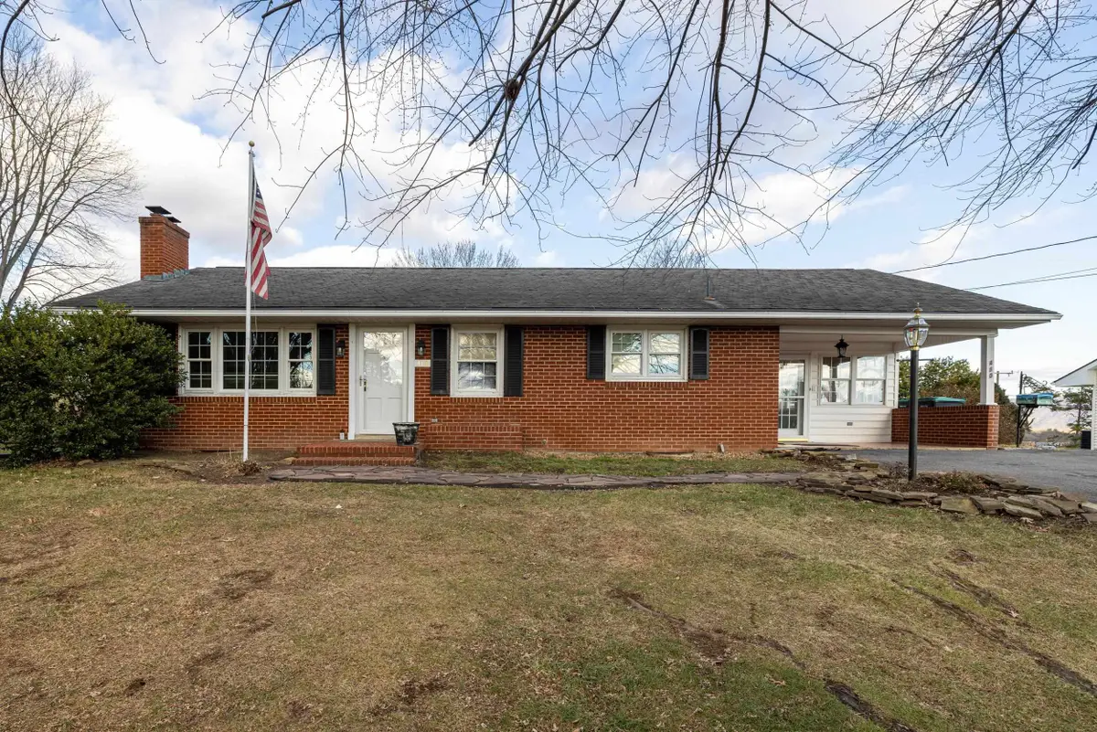 410 North St W, Woodstock, VA 22664 - #1