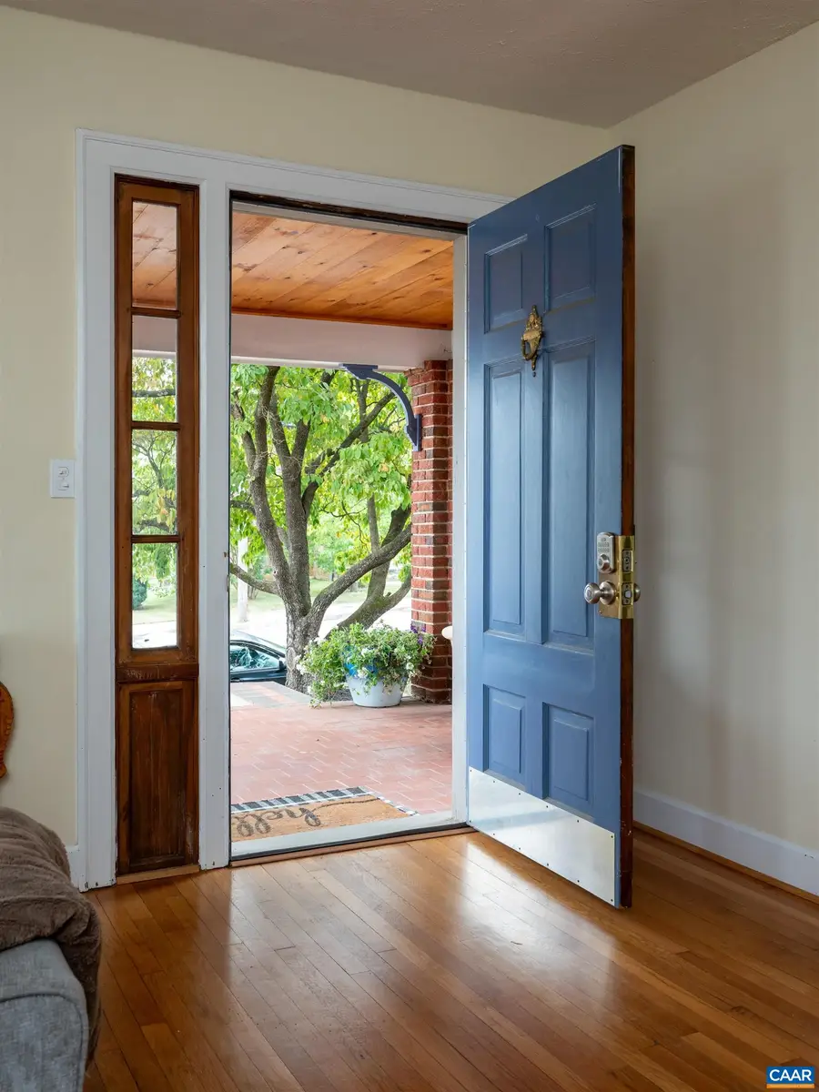 437 Florence Ave, Waynesboro, VA 22980 - #2