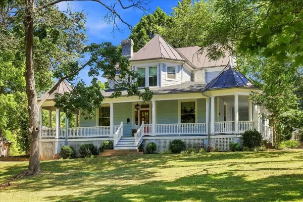 718 Donaghe St, Staunton, VA 24401