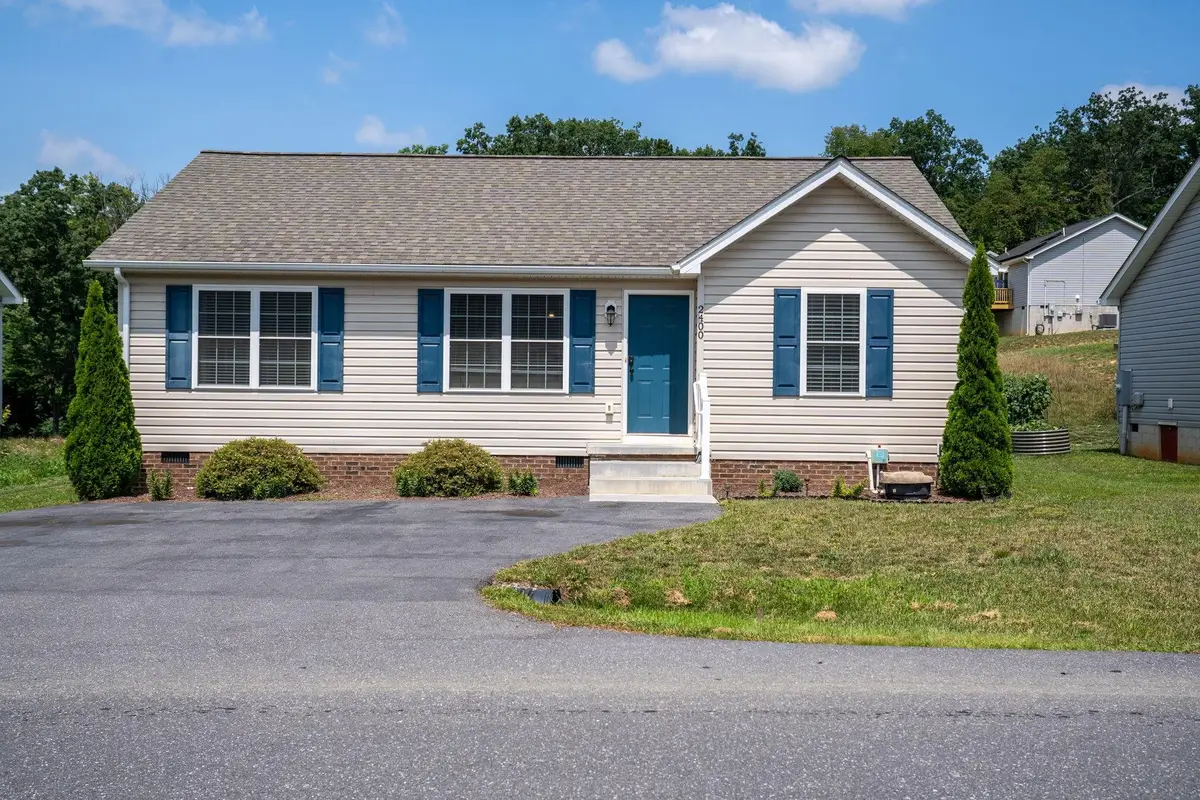2400 Brentwood Dr, Ashby, VA 22801 - #1