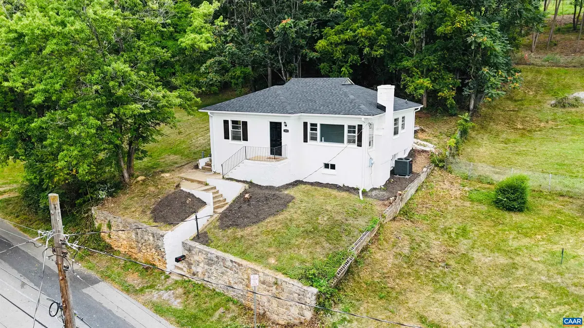 1323 Jackson St, Staunton, VA 24401 - #1