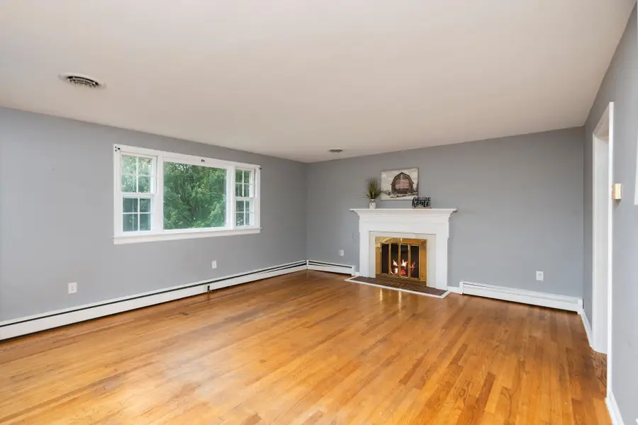 906 Ridgecrest Cir, Staunton, VA 24401 - #3