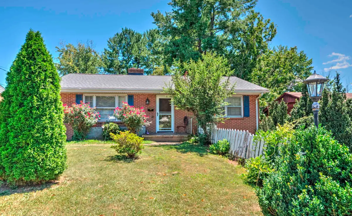 2210 Bare St, Staunton, VA 24401 - #1