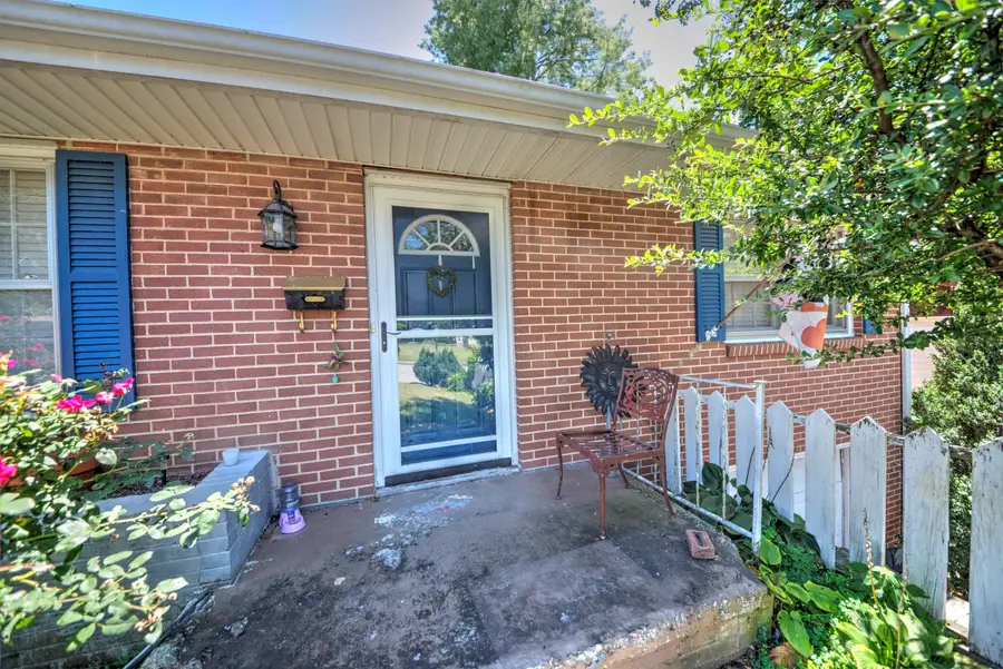 2210 Bare St, Staunton, VA 24401 - #3