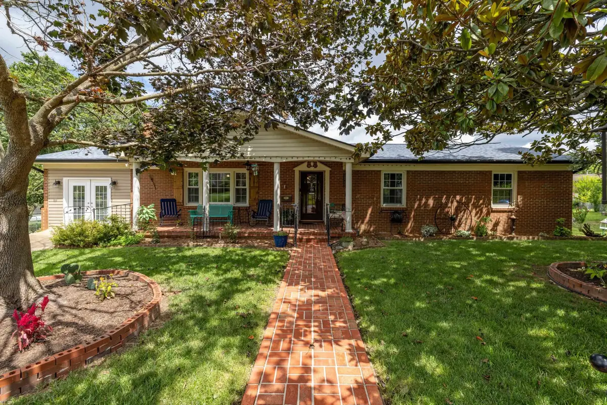 702 Ritchie Blvd, Staunton, VA 24401 - #1