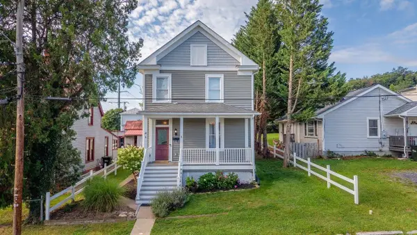 18 Peabody St E, Staunton, VA 24401