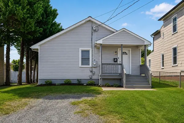 14 Peabody St E, Staunton, VA 24401