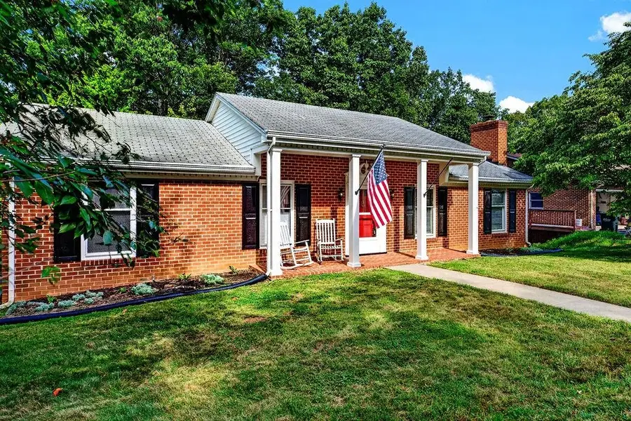 1215 Pinehurst Rd, Staunton, VA 24401 - #3