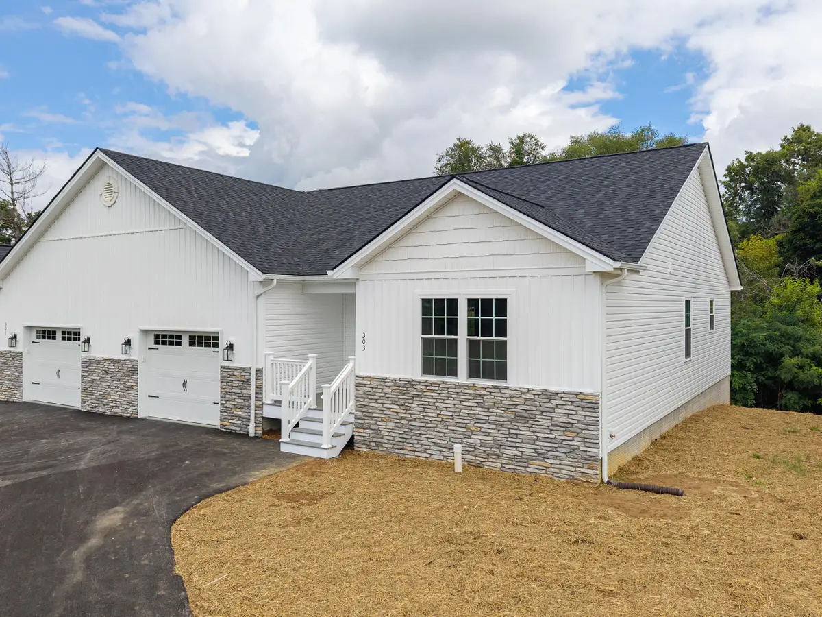 303 Willow Oak Dr, Elkton, VA 22827 - #1