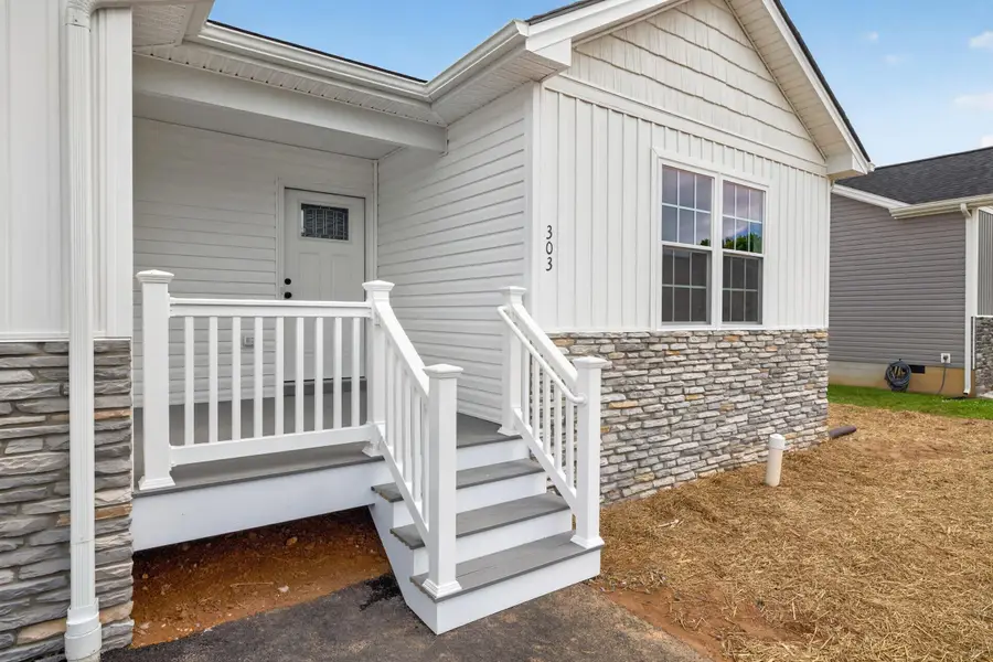 303 Willow Oak Dr, Elkton, VA 22827 - #2